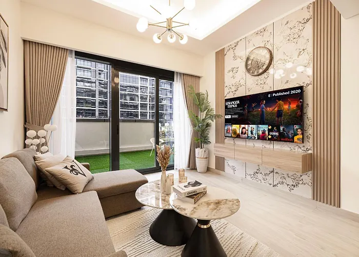 Elegant 1Br L Breathtaking Boulevard Views